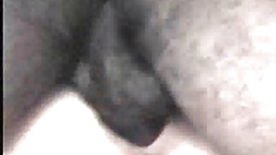Egy tini és menyecske szar szörös puncik fotoi egy göndör hármasban egy gonzo videóban